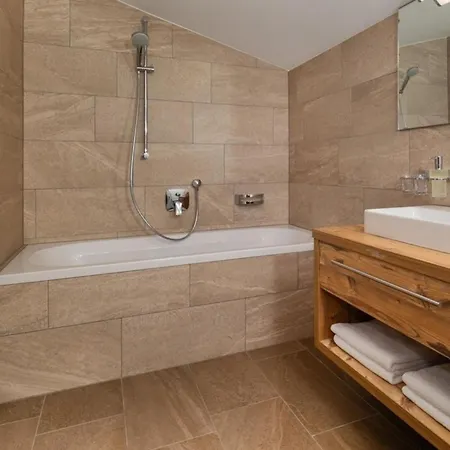 Apartman Charming 3-bedroom Getaway Along Hoppel Trail